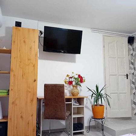 Edi Apartman Vecsés Exteriör bild